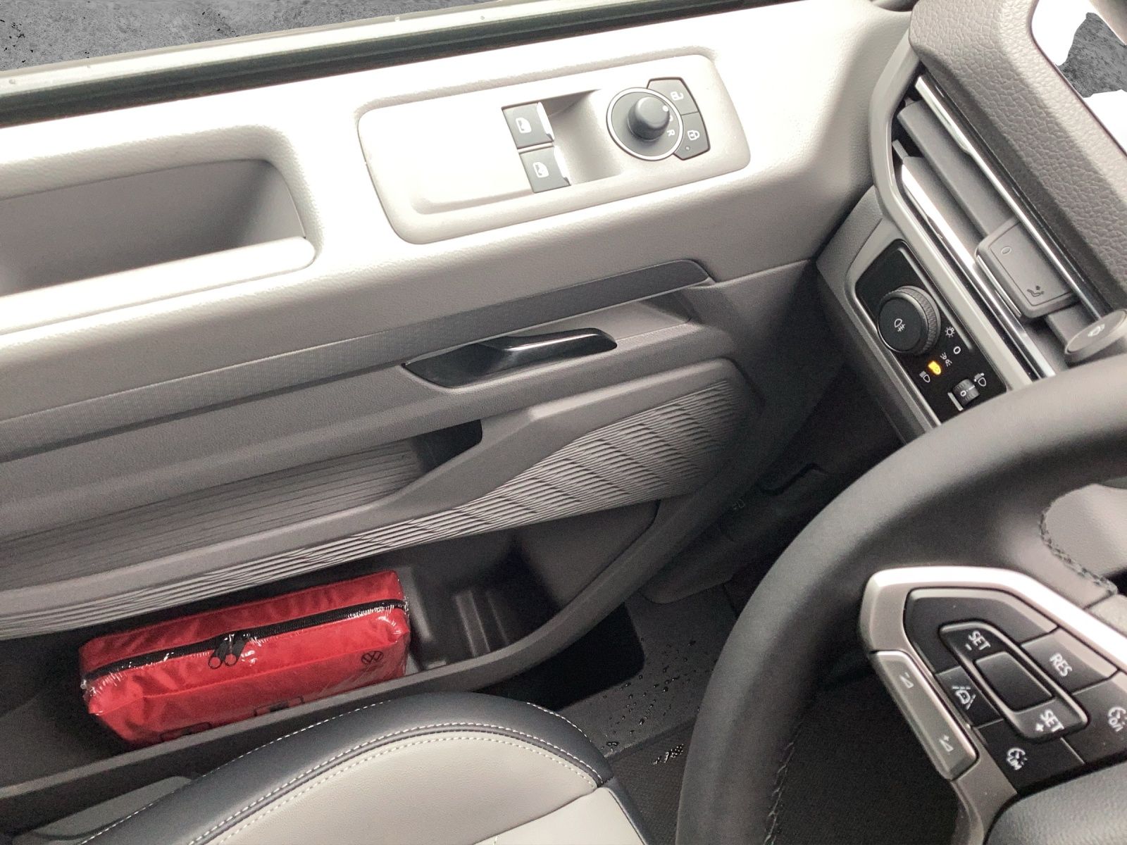 Fahrzeugabbildung Volkswagen T7 Transporter Kasten TDI 81 kW KR PDK LANE ASSI