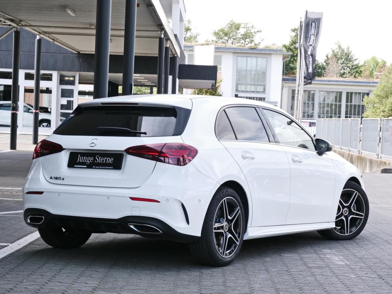 Mercedes-Benz A 180 d AMG Night Kamera SpurH ParkA Ambiente foto 3