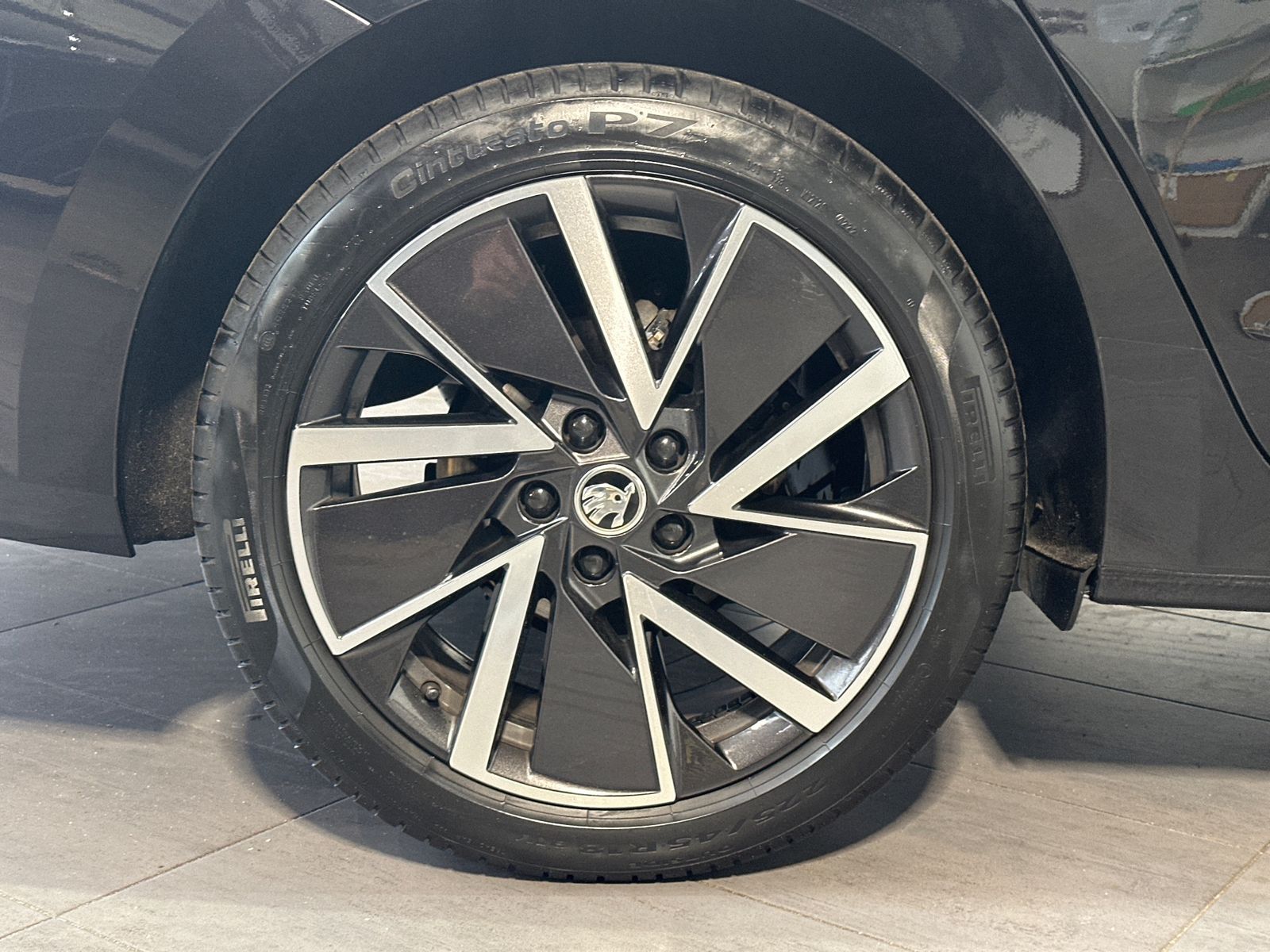 Skoda Octavia Combi 2.0 TDI DSG Sportline NAV+LED+PANO imagem 3