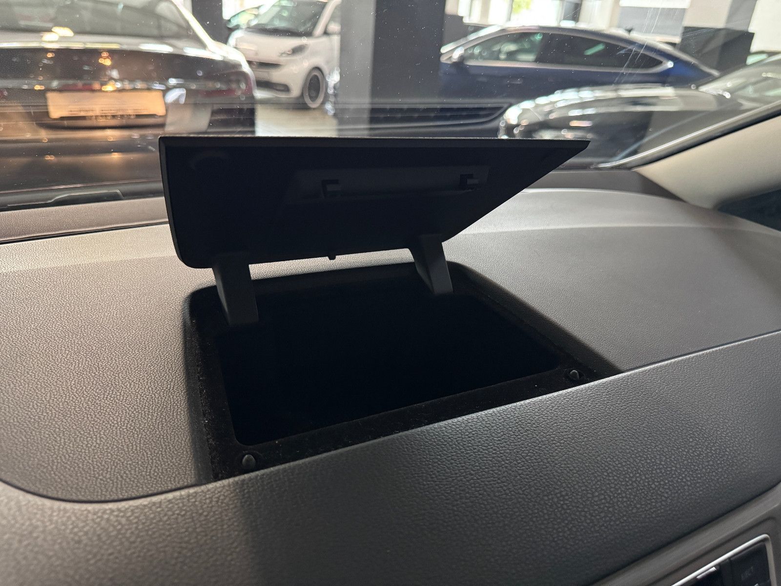 Fahrzeugabbildung Volkswagen Golf 7 TSI SPORTSVAN COMFORTLINE MEDIA PAKET 1.H