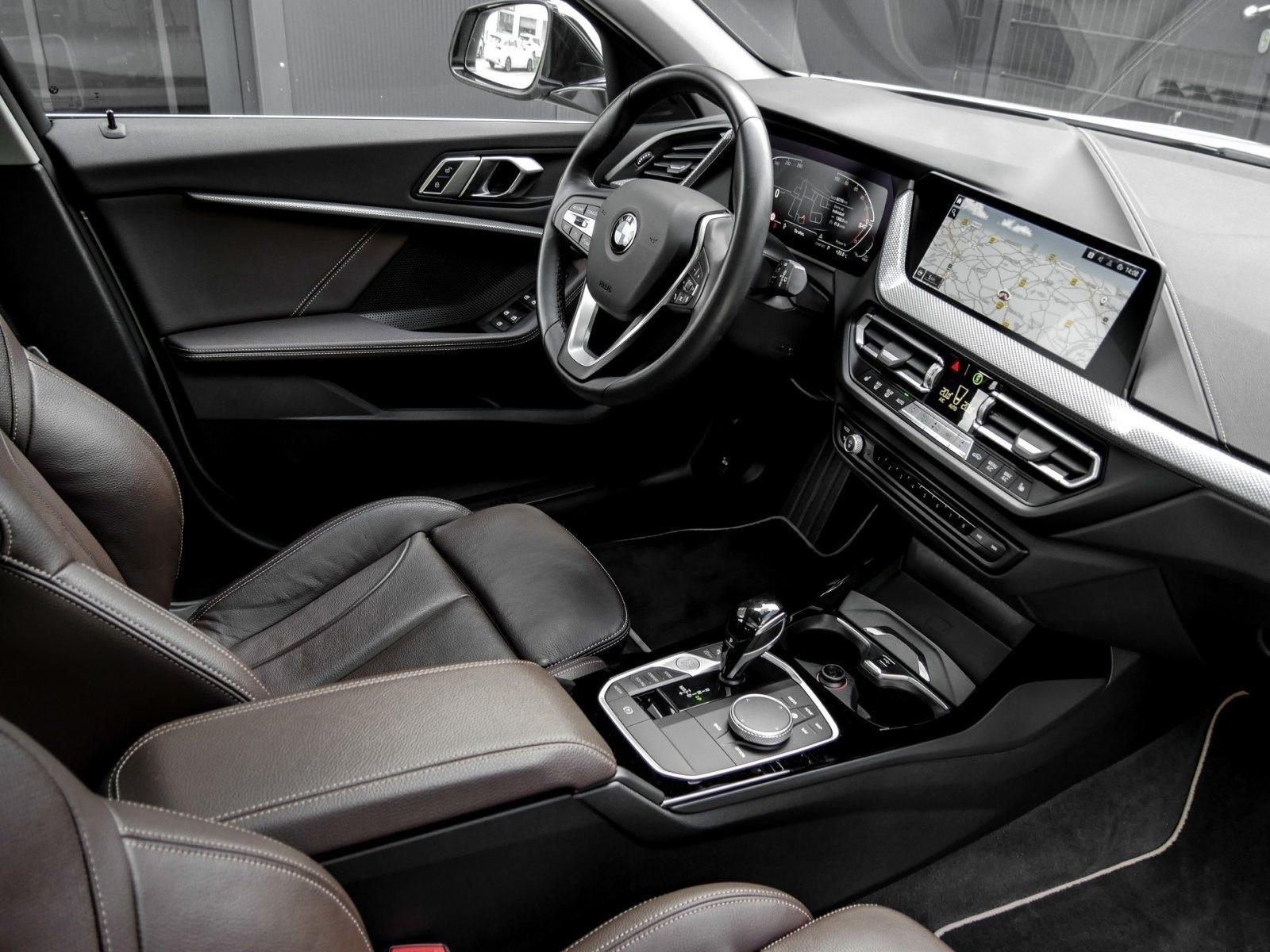 BMW 120i HUD PANO AHK NAVI LED PDC V+H DAB Tempomat