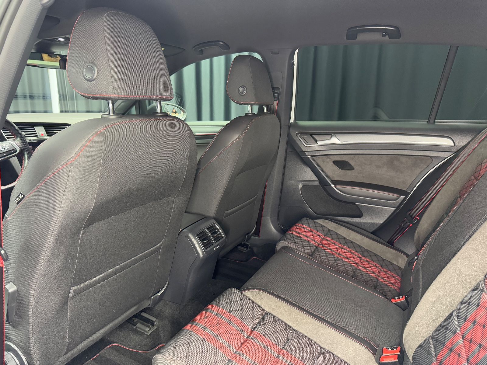 Fahrzeugabbildung Volkswagen Golf VII Lim. GTI TCR|DSG|NAVI|KAMERA|ACC|