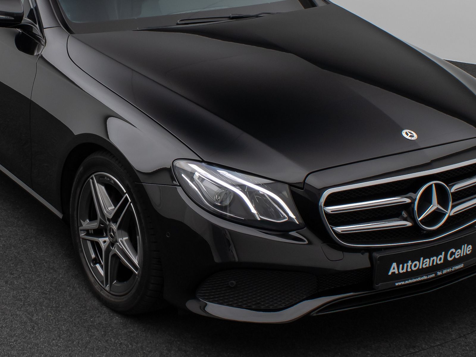 Fahrzeugabbildung Mercedes-Benz E 220 d Avantgarde. 9G-Tronic Kamera Navi Sport