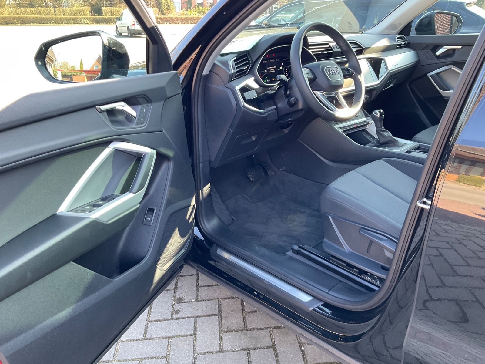 Fahrzeugabbildung Audi Q3 35 TFSI S tronic,Panorama,LED,Carplay,Navi