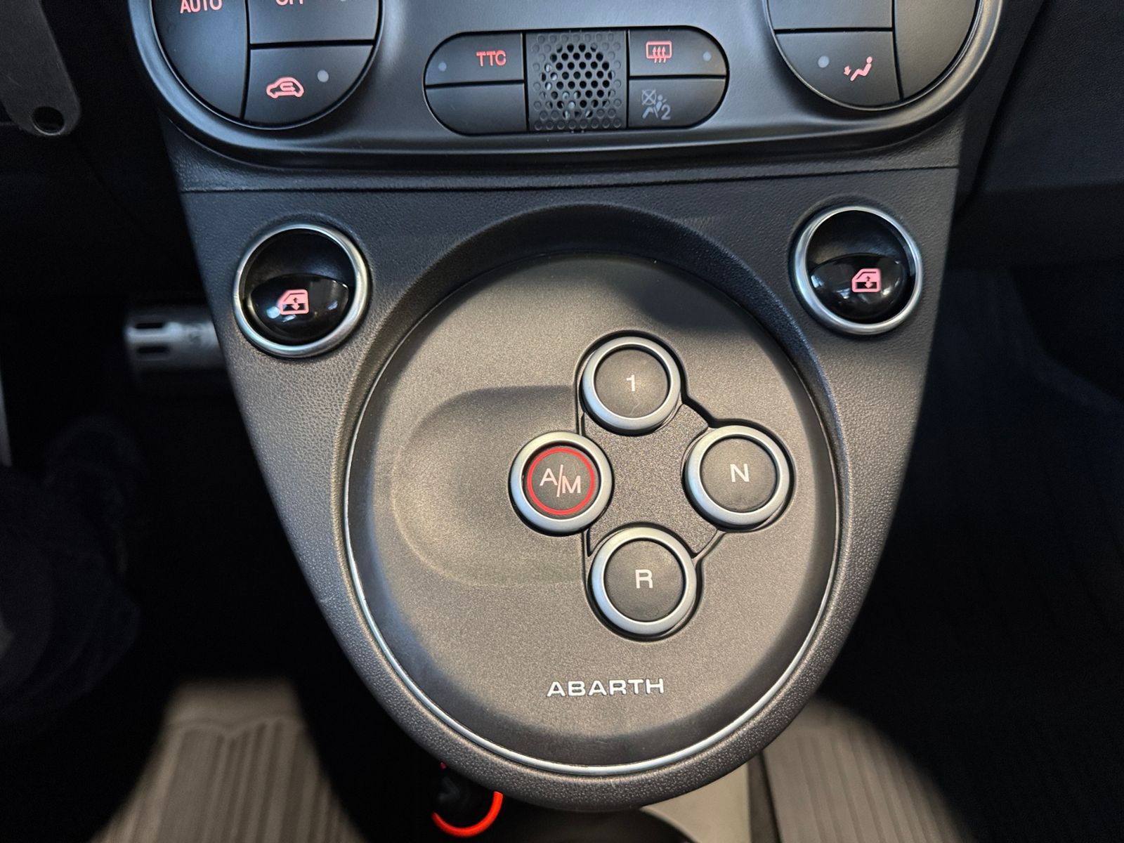 Fahrzeugabbildung Abarth 695C SABELT KLIMA BEATS NAV PDC ALU