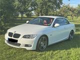 BMW 330i  Rechtslenker (RHD) M-Paket - BMW 330 aus 2009: 330i