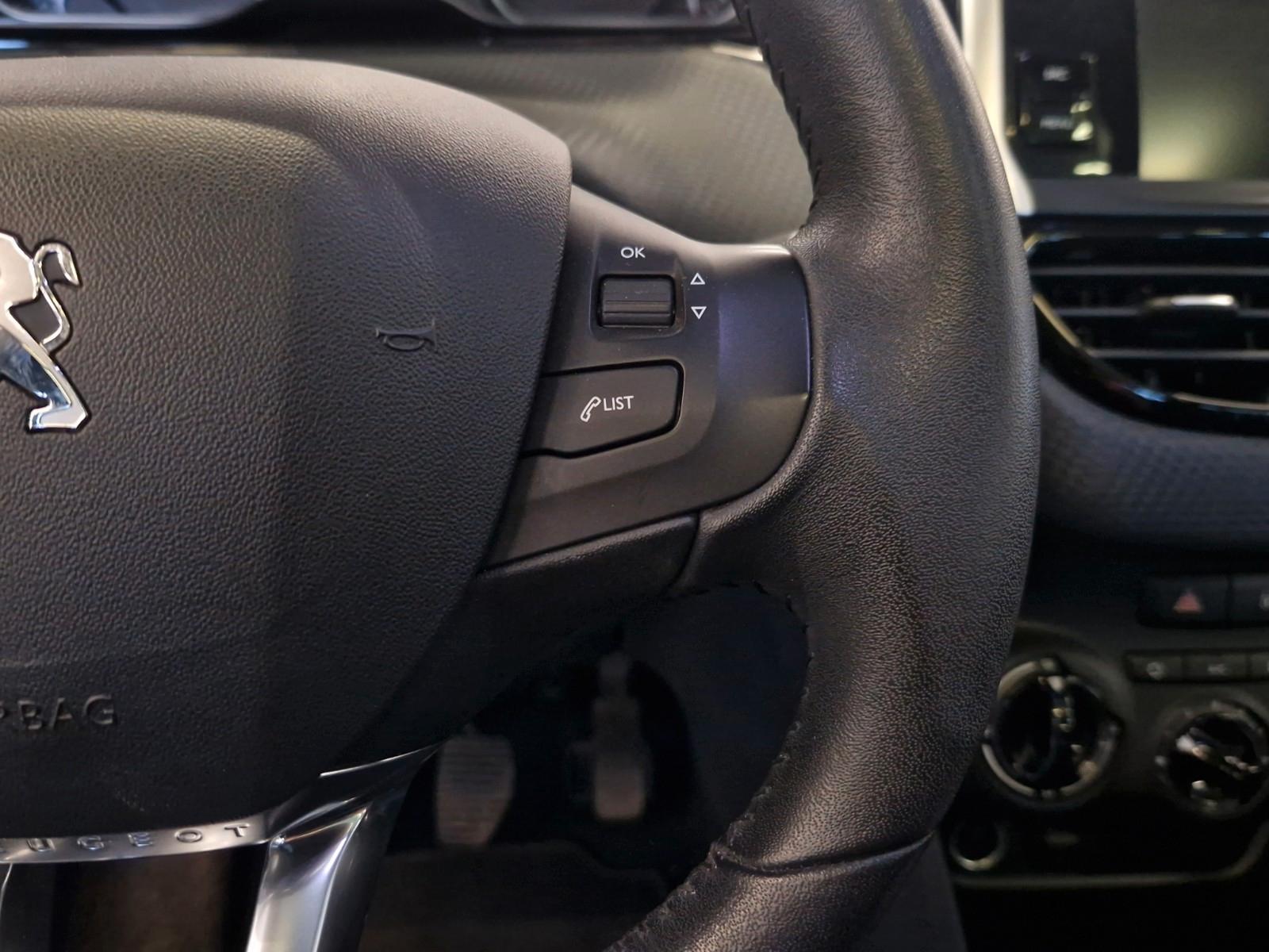 Peugeot 208 Style|PANO|TÜV NEU|