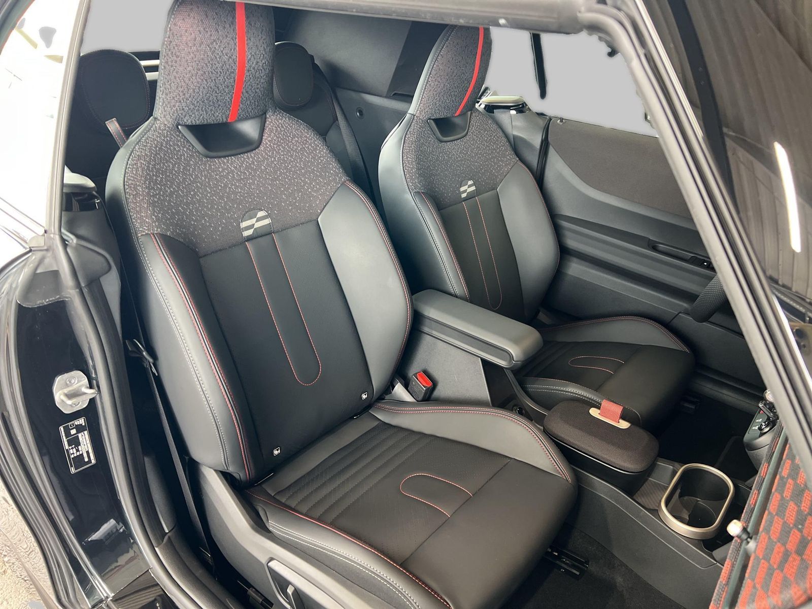 MINI John Cooper Works Cabrio - Bild 11