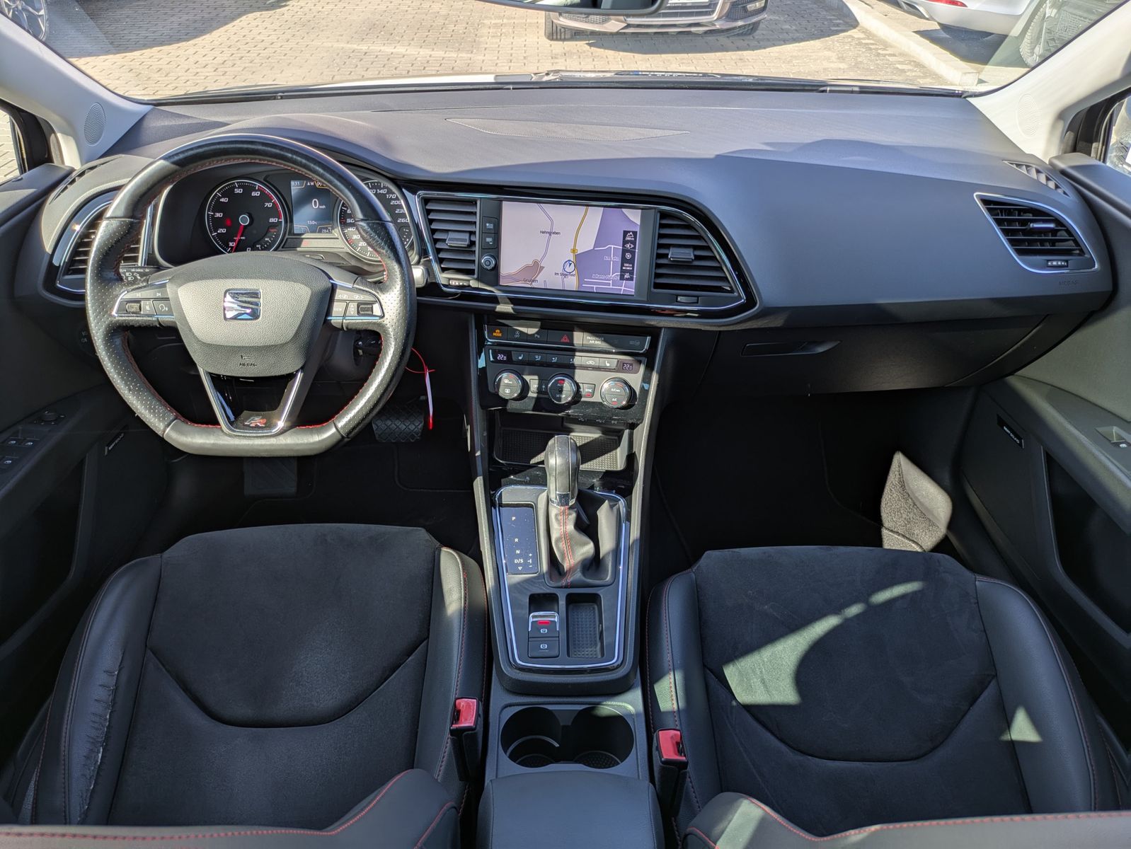 Fahrzeugabbildung SEAT Leon 1.4 TSI FR SCHIEBE-GLAS*KAMERA*LED*DAB*TEMP