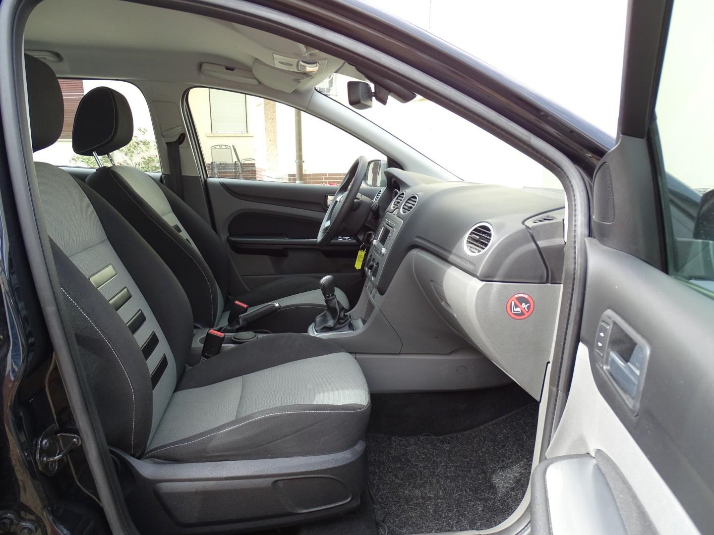 Ford Focus 2011 — photo 12