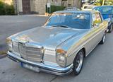 Mercedes-Benz 250CE/W114  - silberne Mercedes-Benz 250