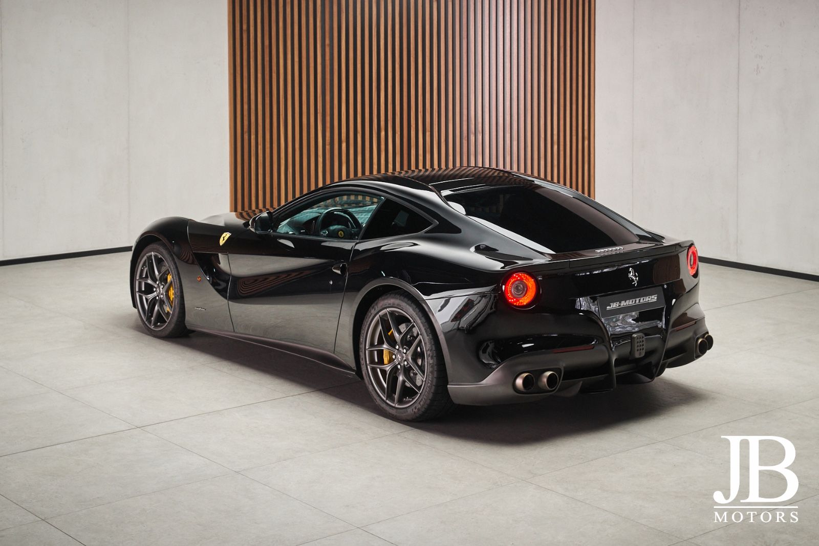Fahrzeugabbildung Ferrari F12 Carbon Lift LED JBL Kamera Electric Seats