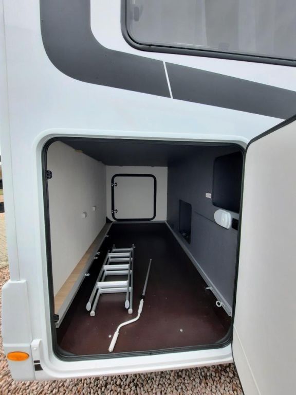 Fahrzeugabbildung Laika Kosmo H 1409 Verfüg./Sparen Sie 27.650,- €