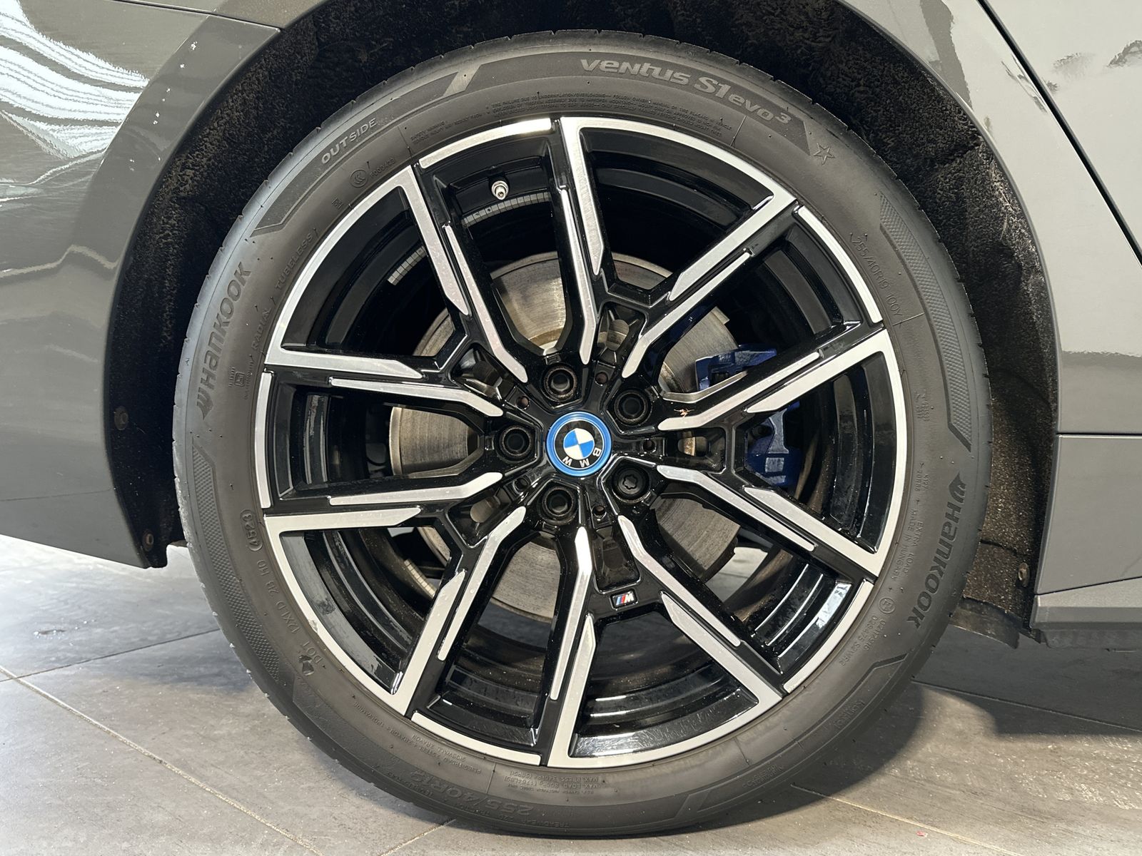 Fahrzeugabbildung BMW i4 40 eDrive M-Sport Pro NAV+LASER+PANO+ACC+19ZO