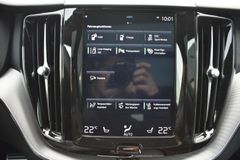 Fahrzeugabbildung Volvo XC60 T8 R-Design*AWD*RFK*Luft*LED*NAVI*MIETKAUF