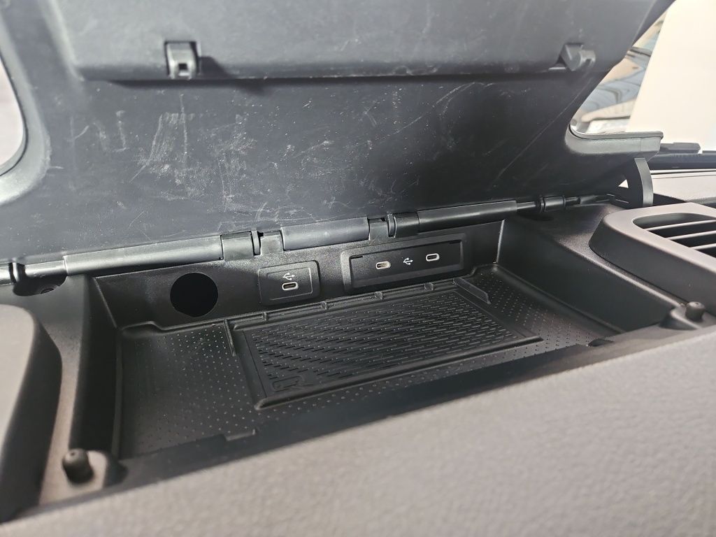 Fahrzeugabbildung Mercedes-Benz Sprinter 319 CDI Kasten L2H2 4x4 Schwingsitz LED