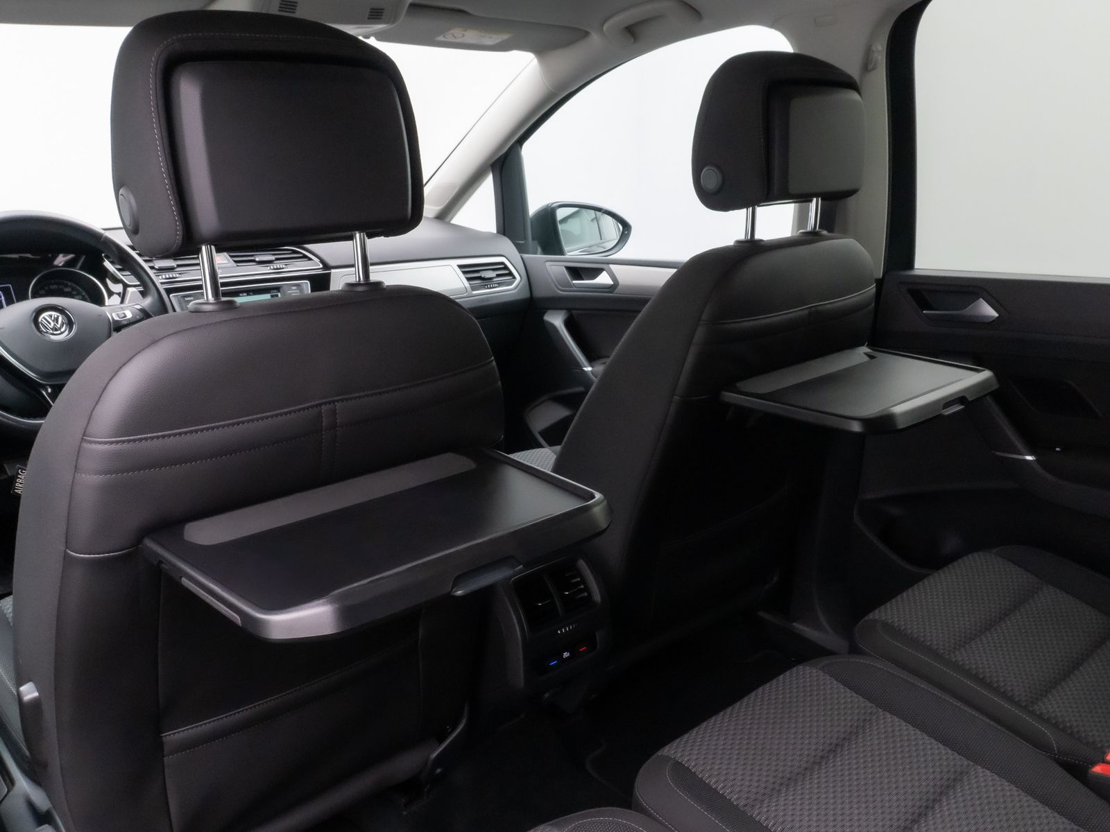 Fahrzeugabbildung Volkswagen Touran 2.0 TDI BMT Navi Stzhz ACC PDC AHK 8fach