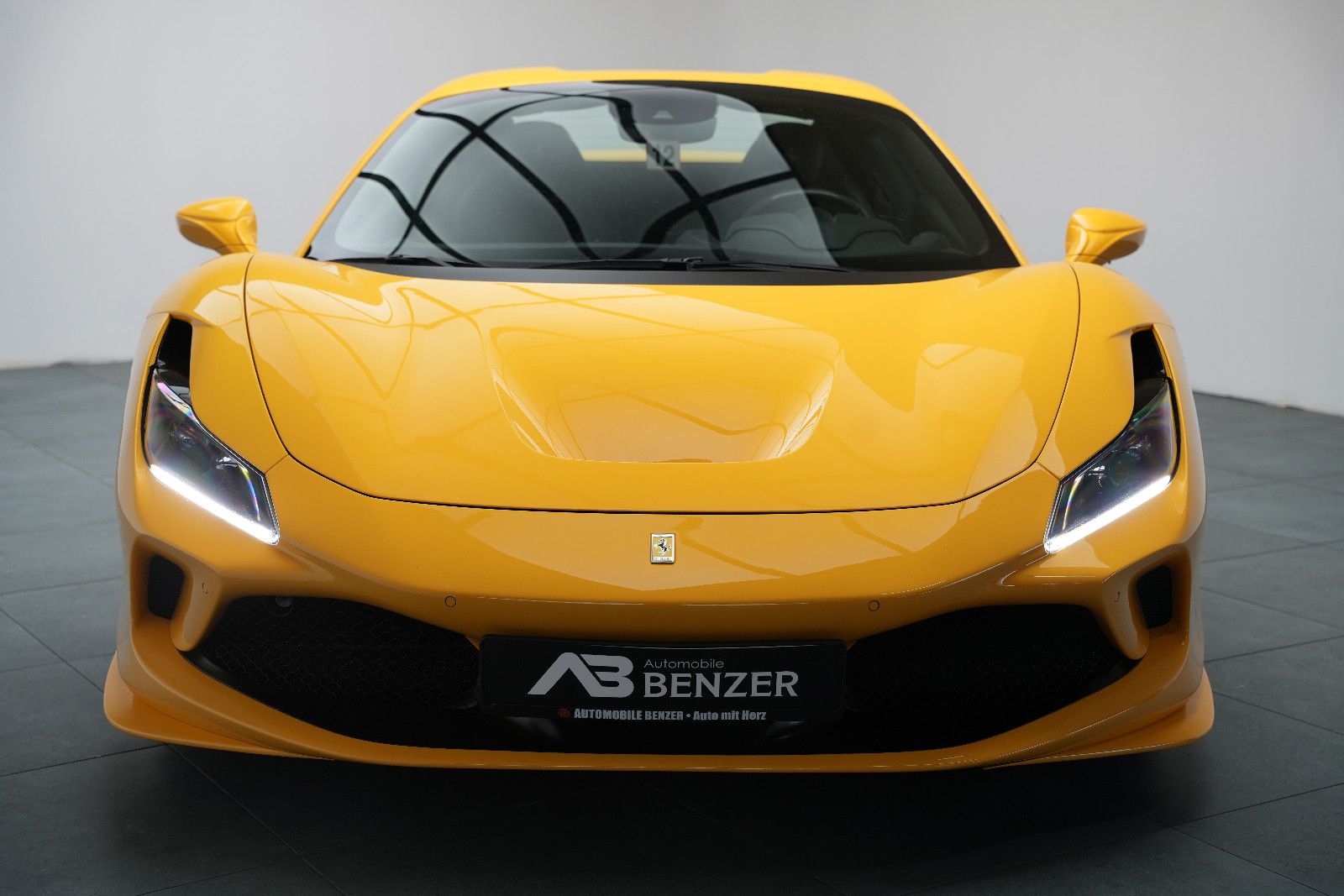 Fahrzeugabbildung Ferrari F8 Spider Giallo Modena *Lift*Carbon*Kamera*