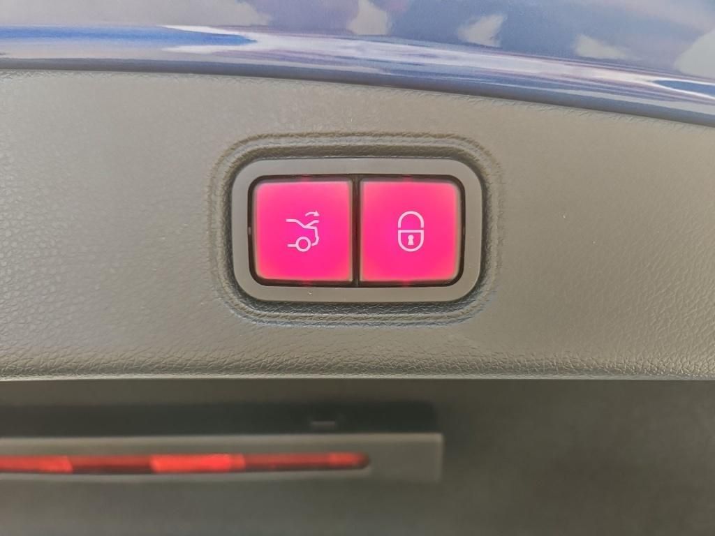 Fahrzeugabbildung Mercedes-Benz E 400 d 4M Coupé AMG ACC Sitzklima Airmatic HUD