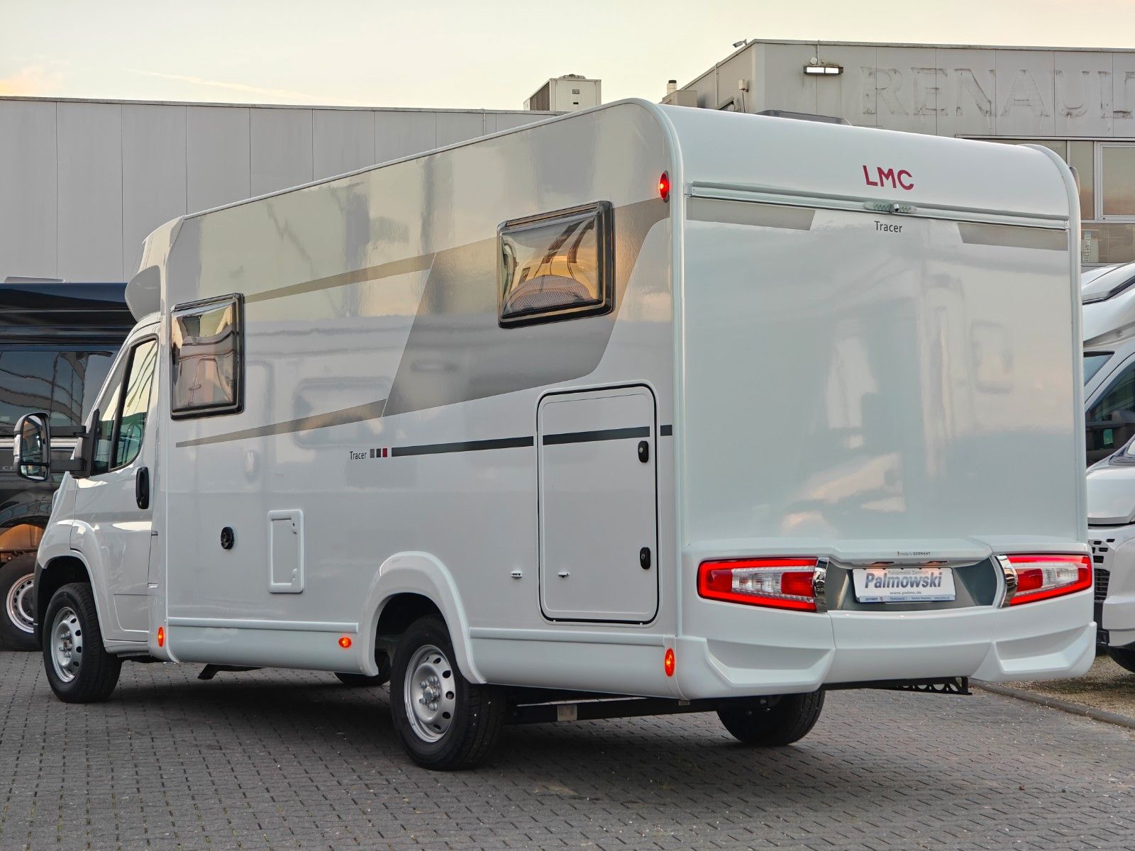 Fahrzeugabbildung LMC Tracer V 670 - Tracer Van Paket, 140PS, MJ2026 -