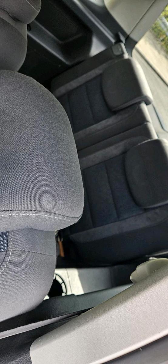 Volkswagen Touran 2011 — photo 15