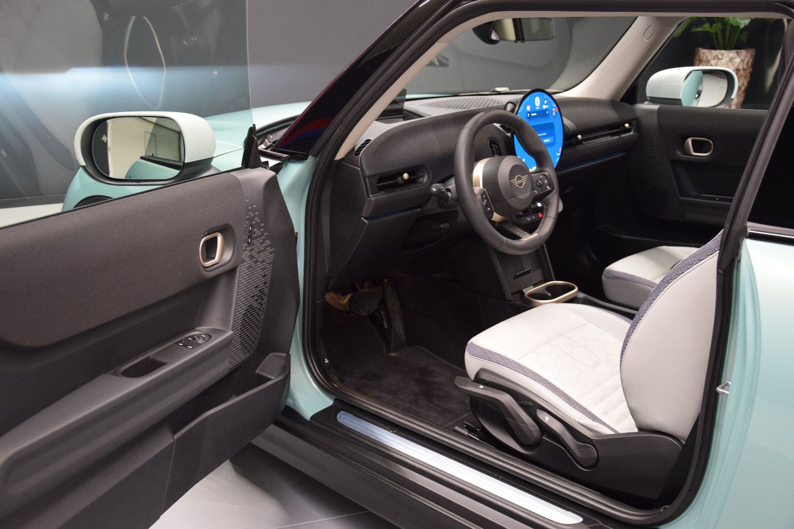 Fahrzeugabbildung MINI Cooper C Classic Trim Paket-M Pano HuD Kamera