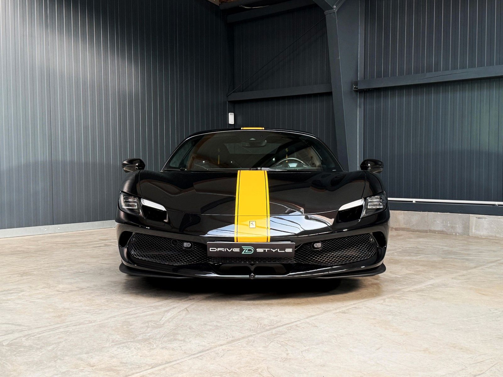 Fahrzeugabbildung Ferrari 296 GTS + Nero Extracampione + Racing Seats