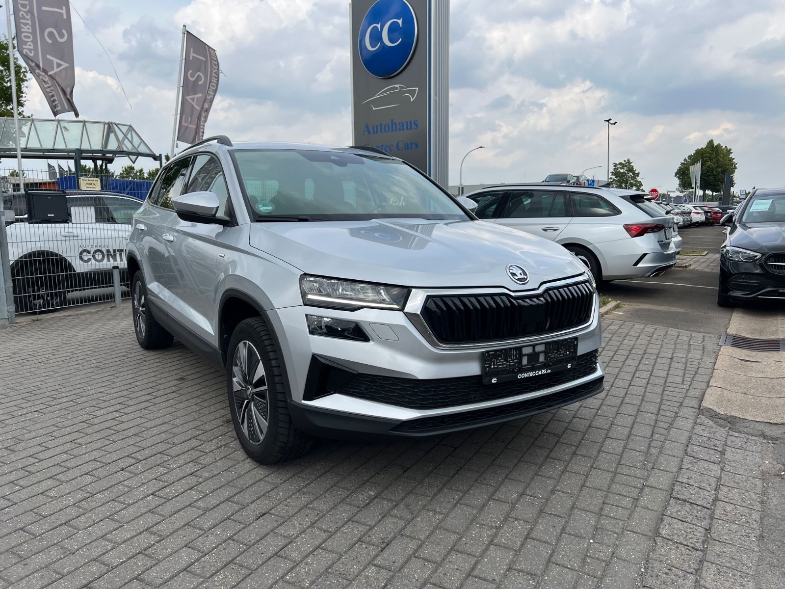 Skoda Karoq 2.0 TDI Tour AHK+pACC+Rückfahrkamera