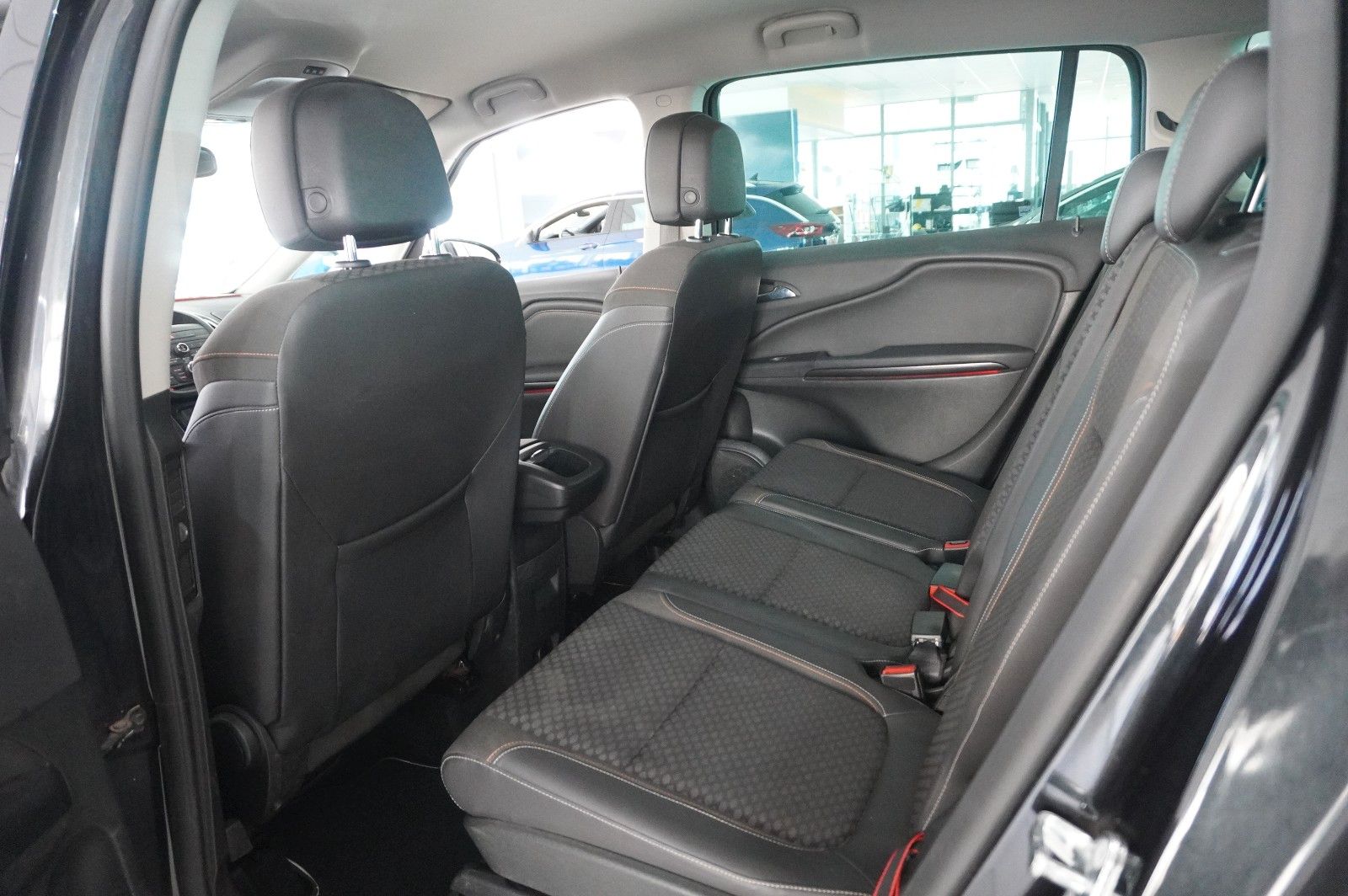 Fahrzeugabbildung Opel Zafira Tourer 1.4T INNOV. 7-SITZER NAVI/KAMERA