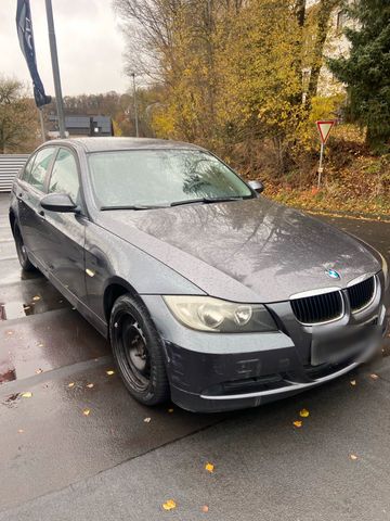 BMW E90 318 i PDC /Vorne -Hinten TÜV bis 1...