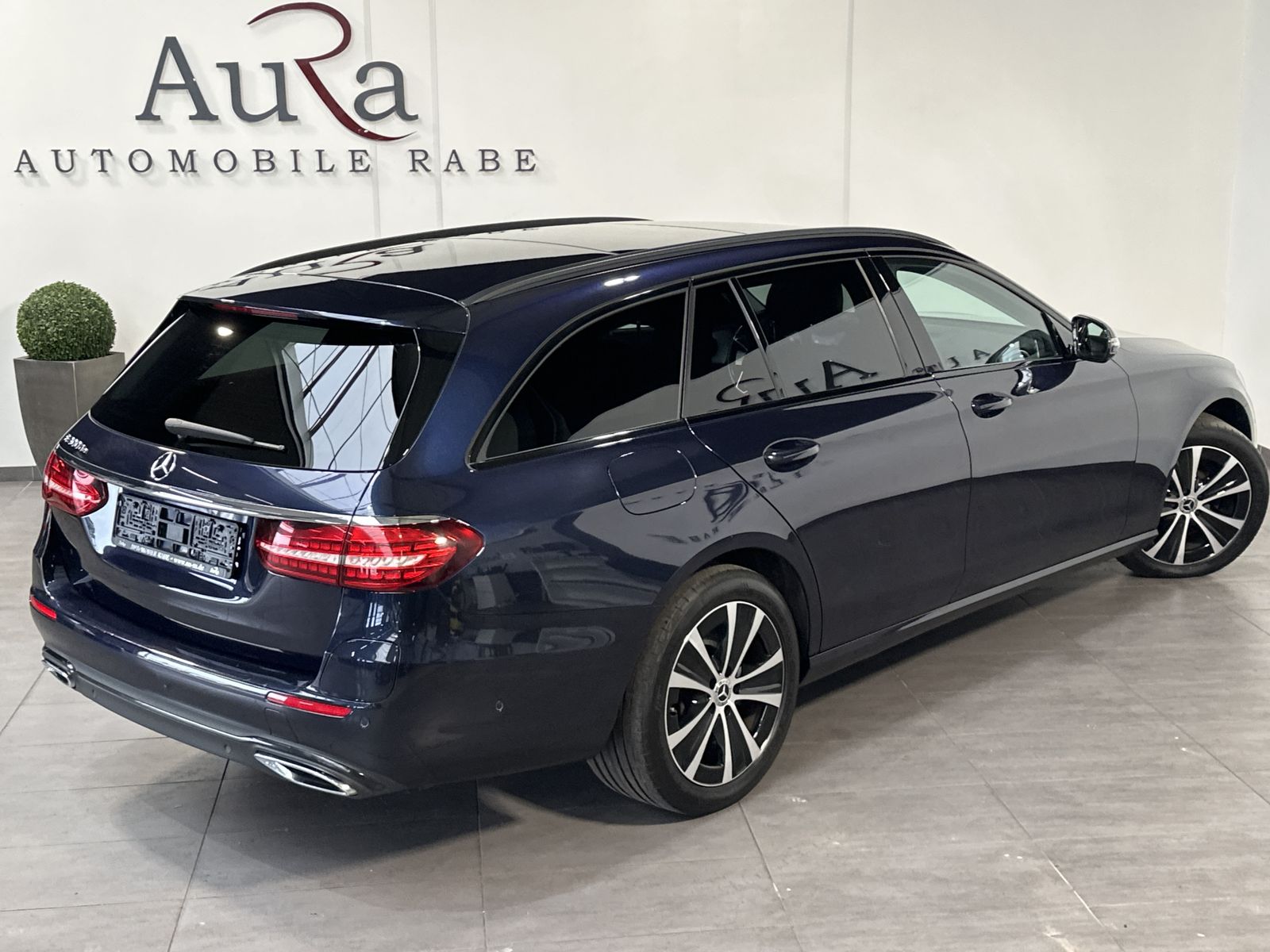 Fahrzeugabbildung Mercedes-Benz E 300de T Avantgarde NAV+LED+PANORAMA+HUD+AHK