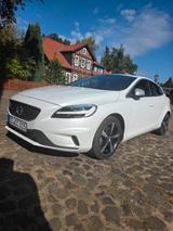 Volvo V40 T3 R Design 1. HAND,  TÜV neu, Alcantara  - Volvo V40 Limousine R design mit Benzin-Antrieb