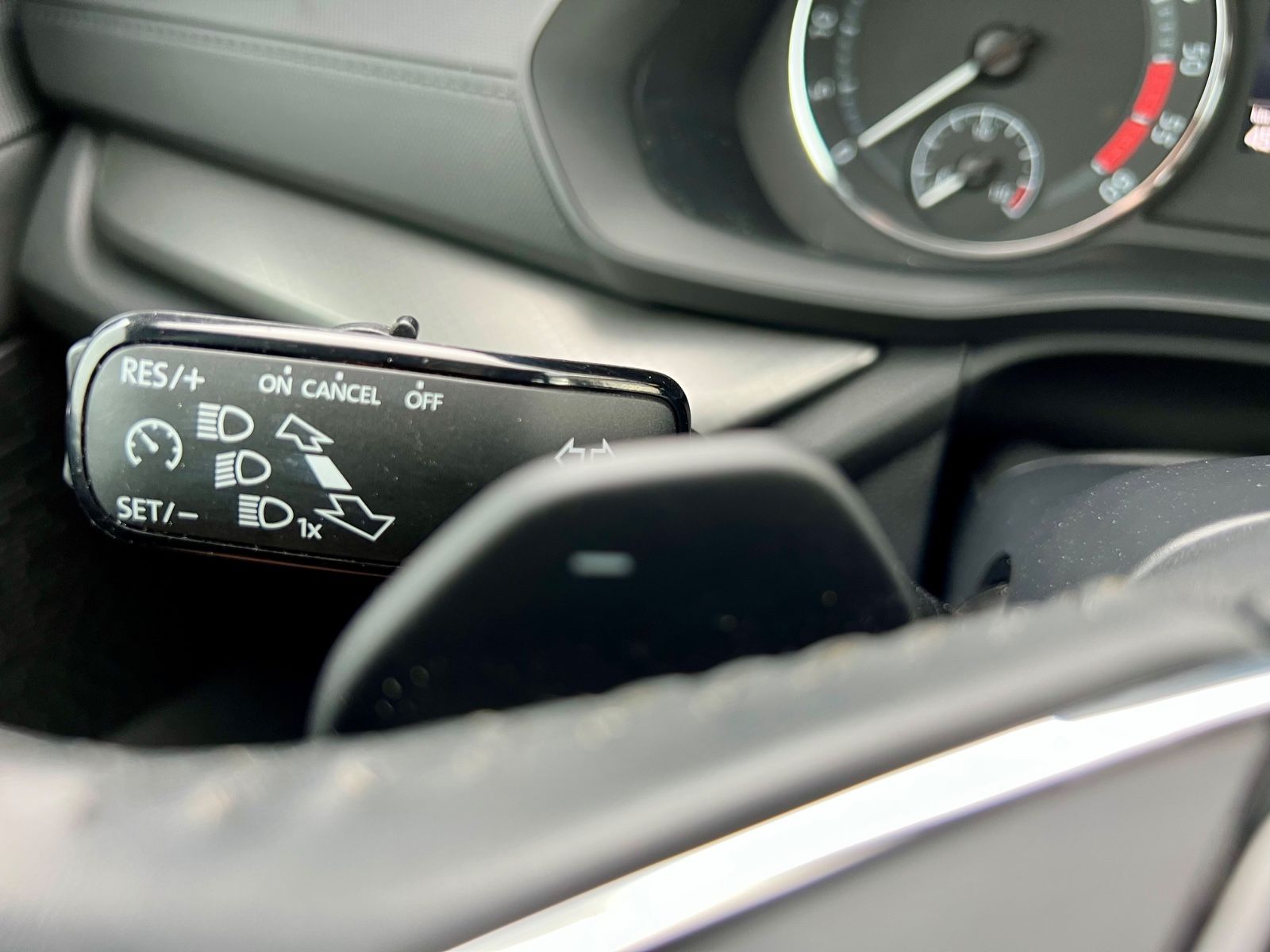 SKODA Octavia Combi 2.0 TDI AAC PDC NAVI AHK LED