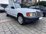 Mercedes-Benz 190 E*Automatik*H-Kennzeichen*160 tkm*TÜV 02/27* - Mercedes-Benz 190 mit Benzin-Antrieb: Automatik