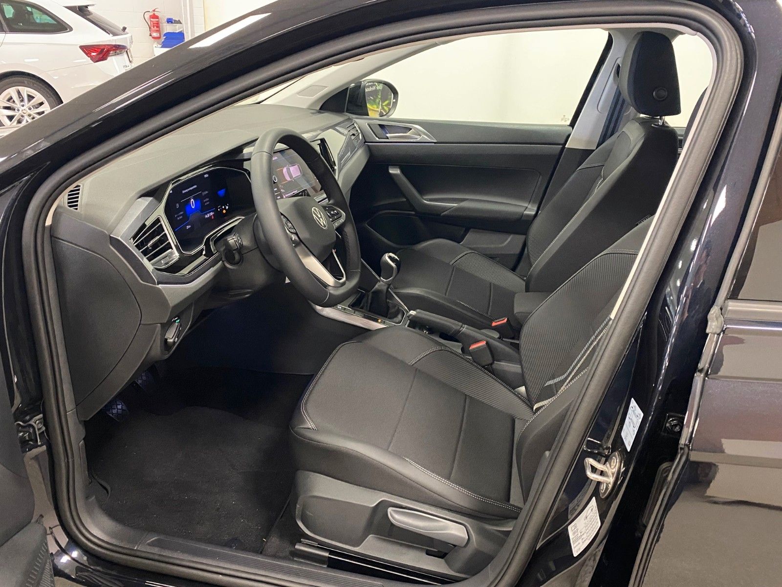 Fahrzeugabbildung Volkswagen Taigo 1.0 TSI STYLE+PDC+IQ.DRIVE++MATRIX+17"ALU+