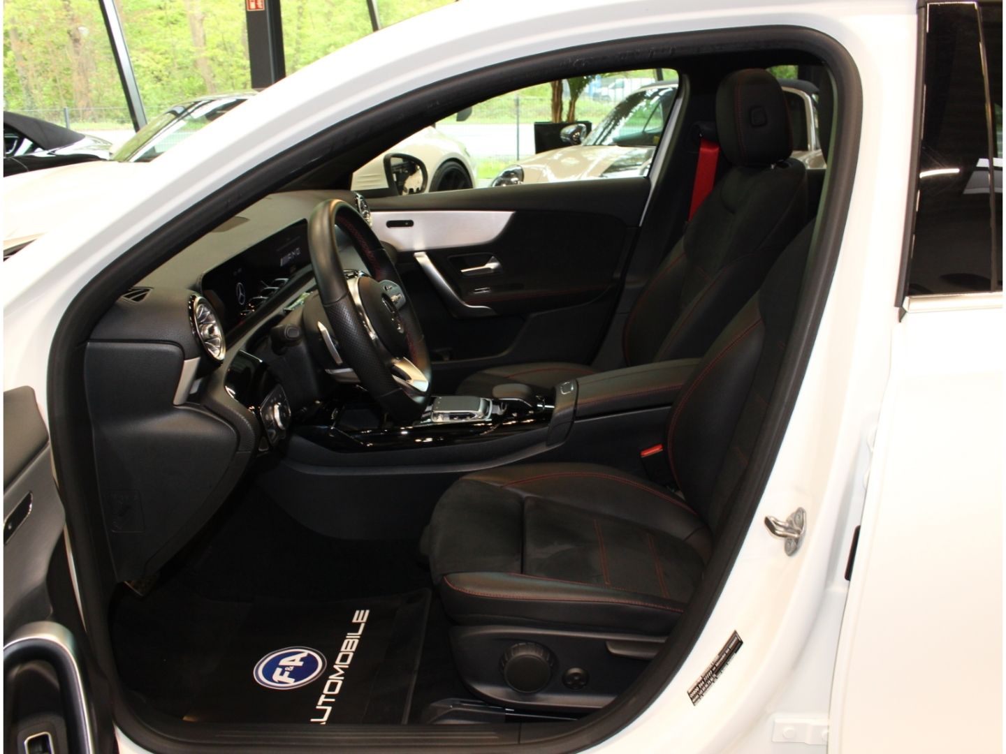 Fahrzeugabbildung Mercedes-Benz A 35 AMG 4Matic MULTIBEAM*STDHZ*Pano*Kamera