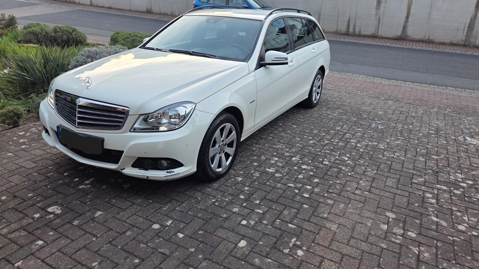 Mercedes-Benz C200 2011 — rear view