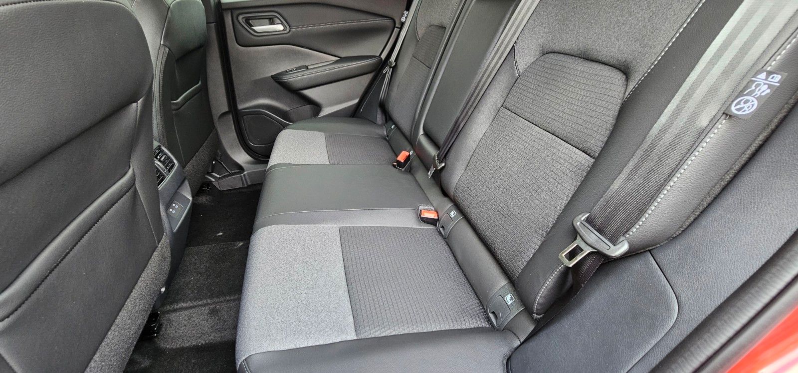 Fahrzeugabbildung Nissan Qashqai 1.3 DIG-T MHEV Xtronic N-Connecta MY2024