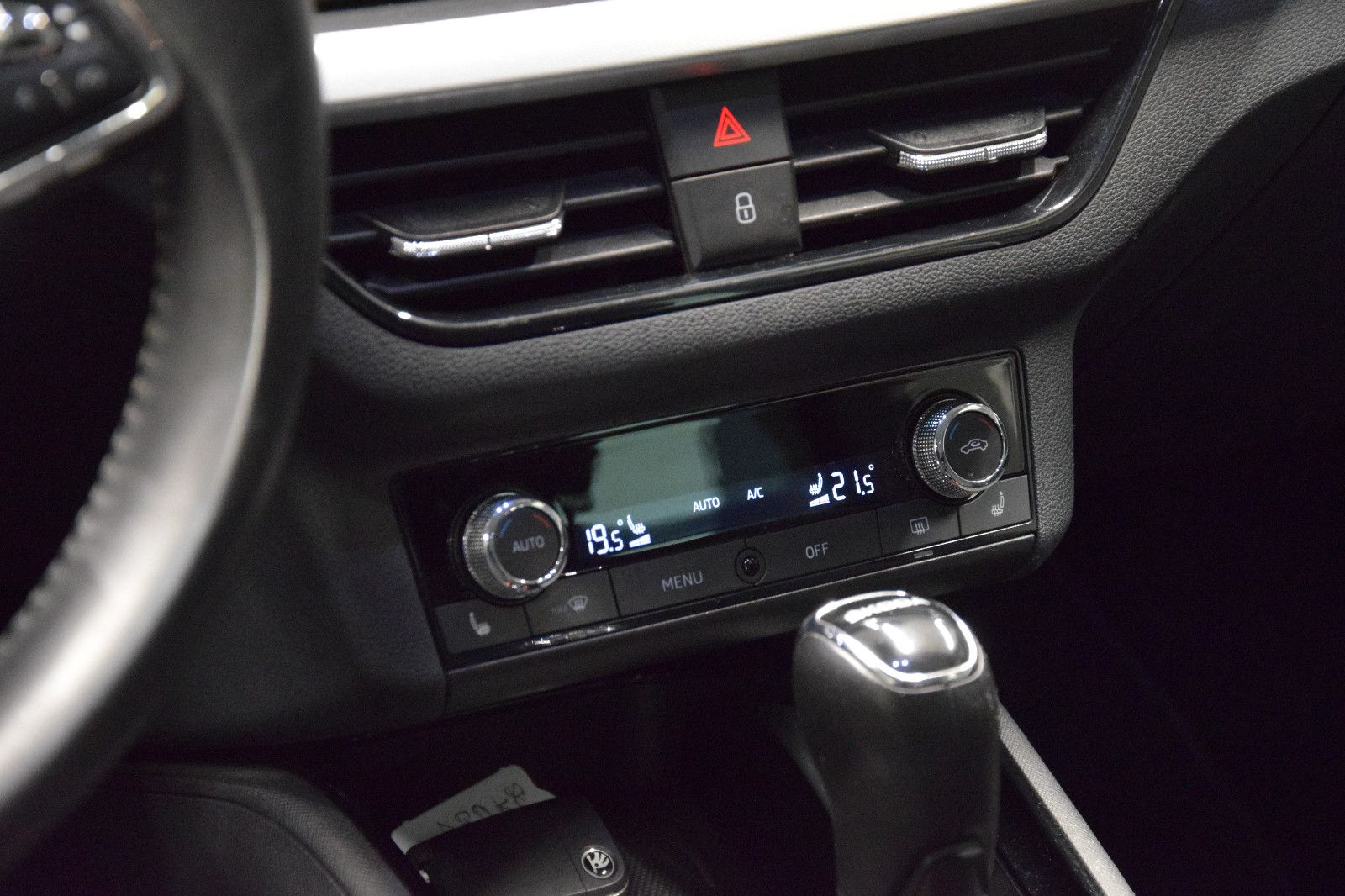 Fahrzeugabbildung SKODA Kamiq Ambition TDI DSG AHK Business Amundsen LED