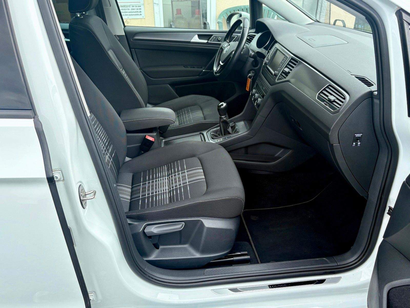 Fahrzeugabbildung Volkswagen Golf Sportsvan VII 1.6 TDI Lounge Navi PDC SHZ