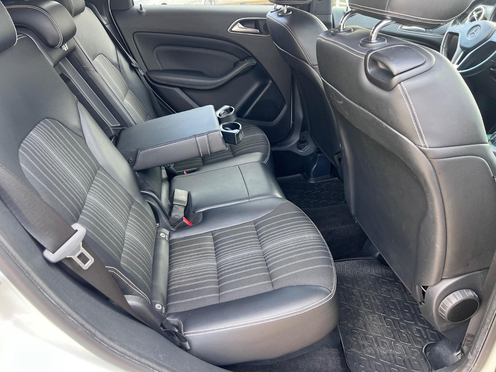 Mercedes-Benz B180 2011 — photo 21