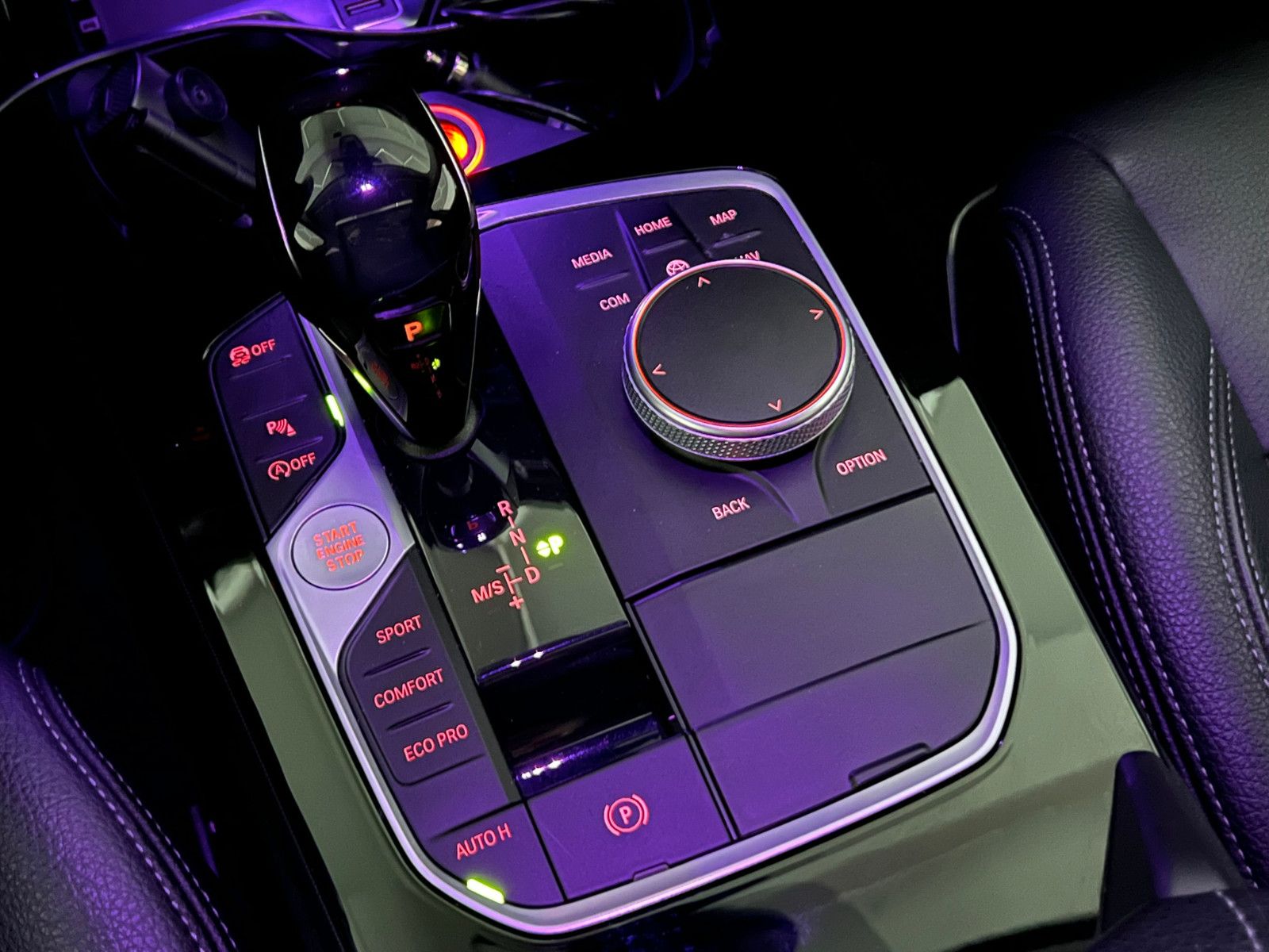 Fahrzeugabbildung BMW 120 d xDrive LUXURY LINE/LED/HuD/VRTL PIT/PANO