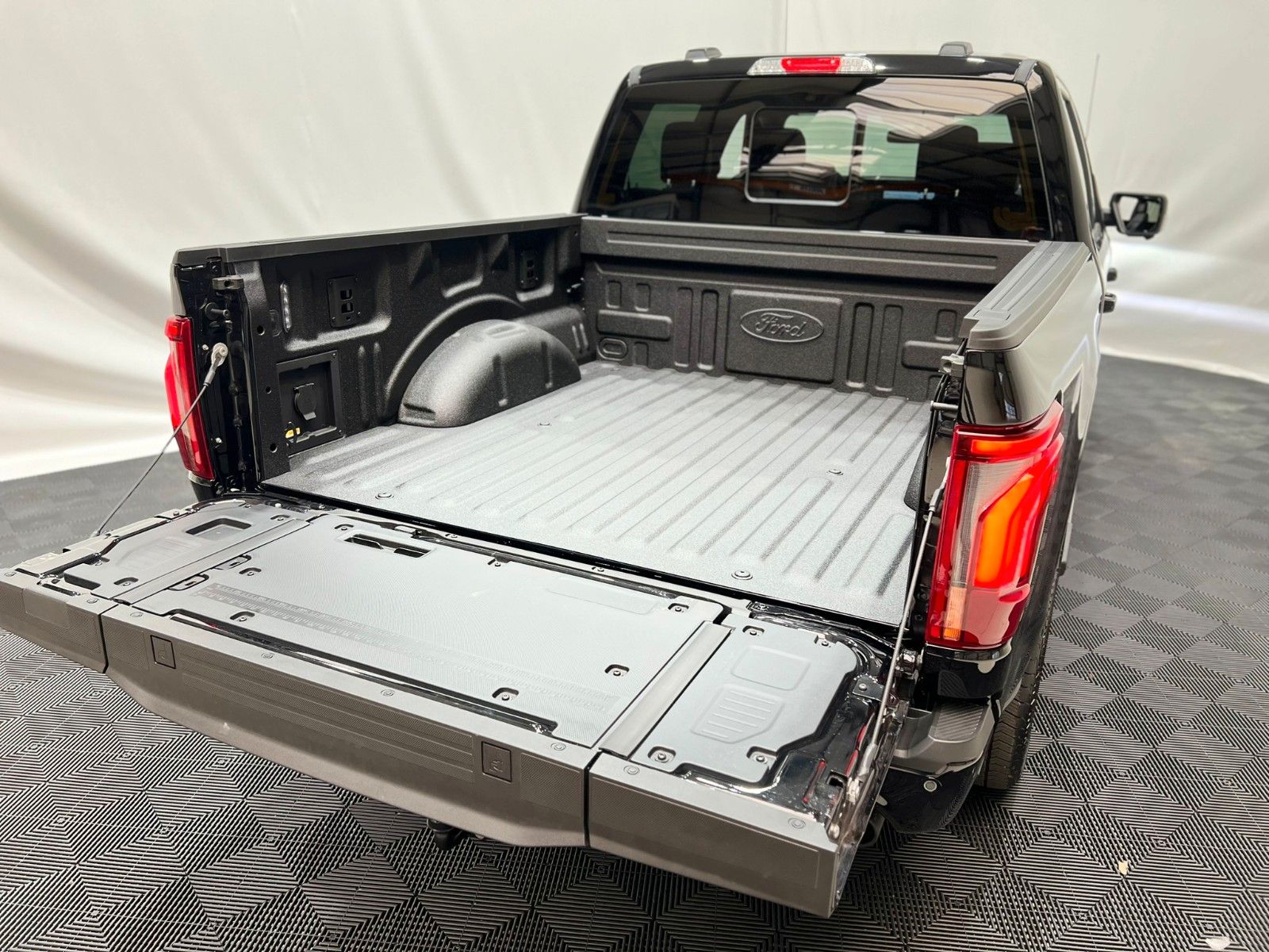 Fahrzeugabbildung Ford F-150 Lariat 5.0L V8 5,5" Black Ed. MY25