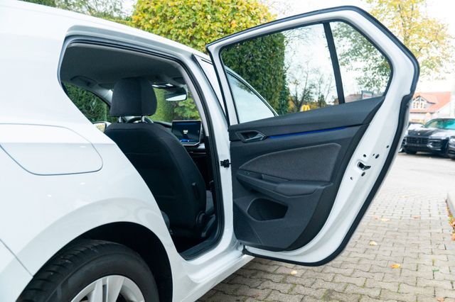 Volkswagen Golf 8 2.0 TDI LIFE/ BUSINESS/ AHK/ LED+ Volkswagen Golf 8 2.0 TDI LIFE/ BUSINESS/ AHK/ LED+