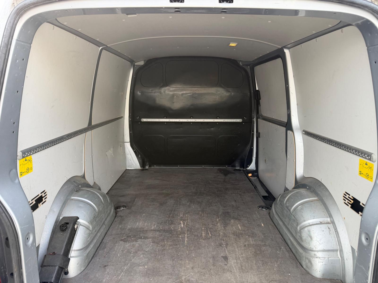 VOLKSWAGEN T6 TRANSPORTER 2.0 TDI 102CH - BVM - 3 PLACES - 1ERE MAIN - HISTORIQUE ENTRETIEN COMPLET