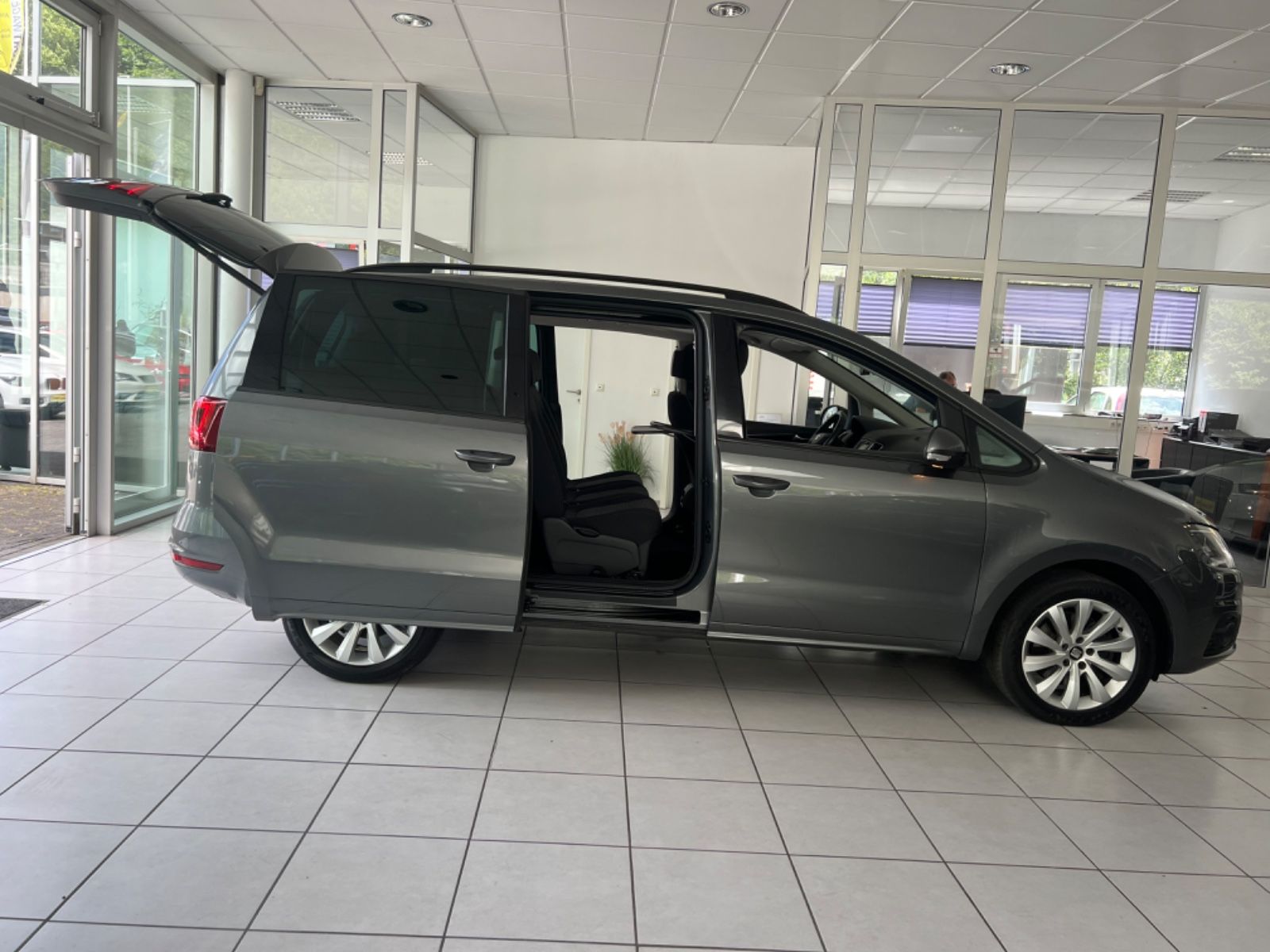 Fahrzeugabbildung SEAT Alhambra 2.0 TDI Style Allrad 4x4 * 7.SITZE *