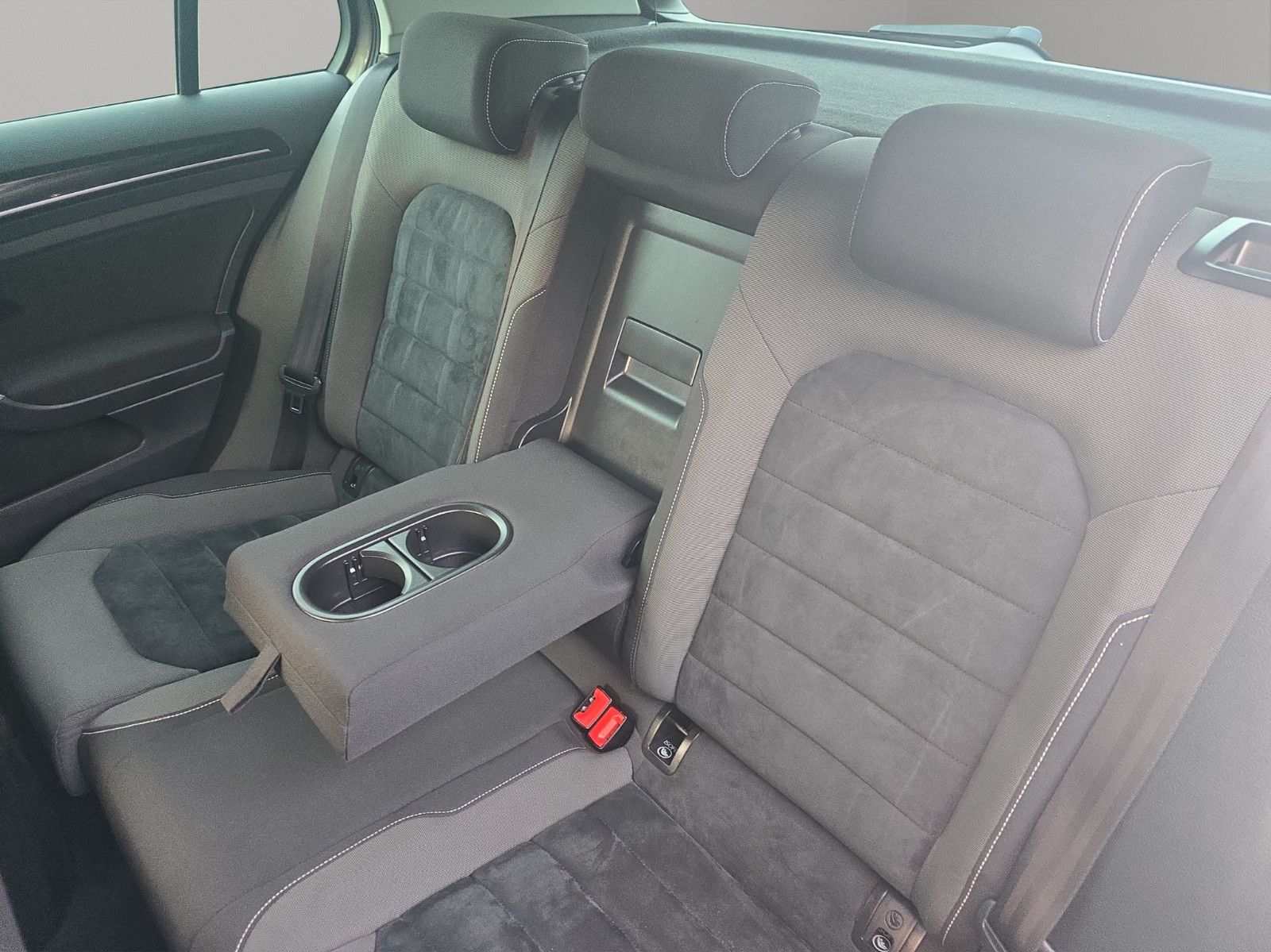 Fahrzeugabbildung Volkswagen Golf VII  Highline BMT/NAVi/PDC/XENON