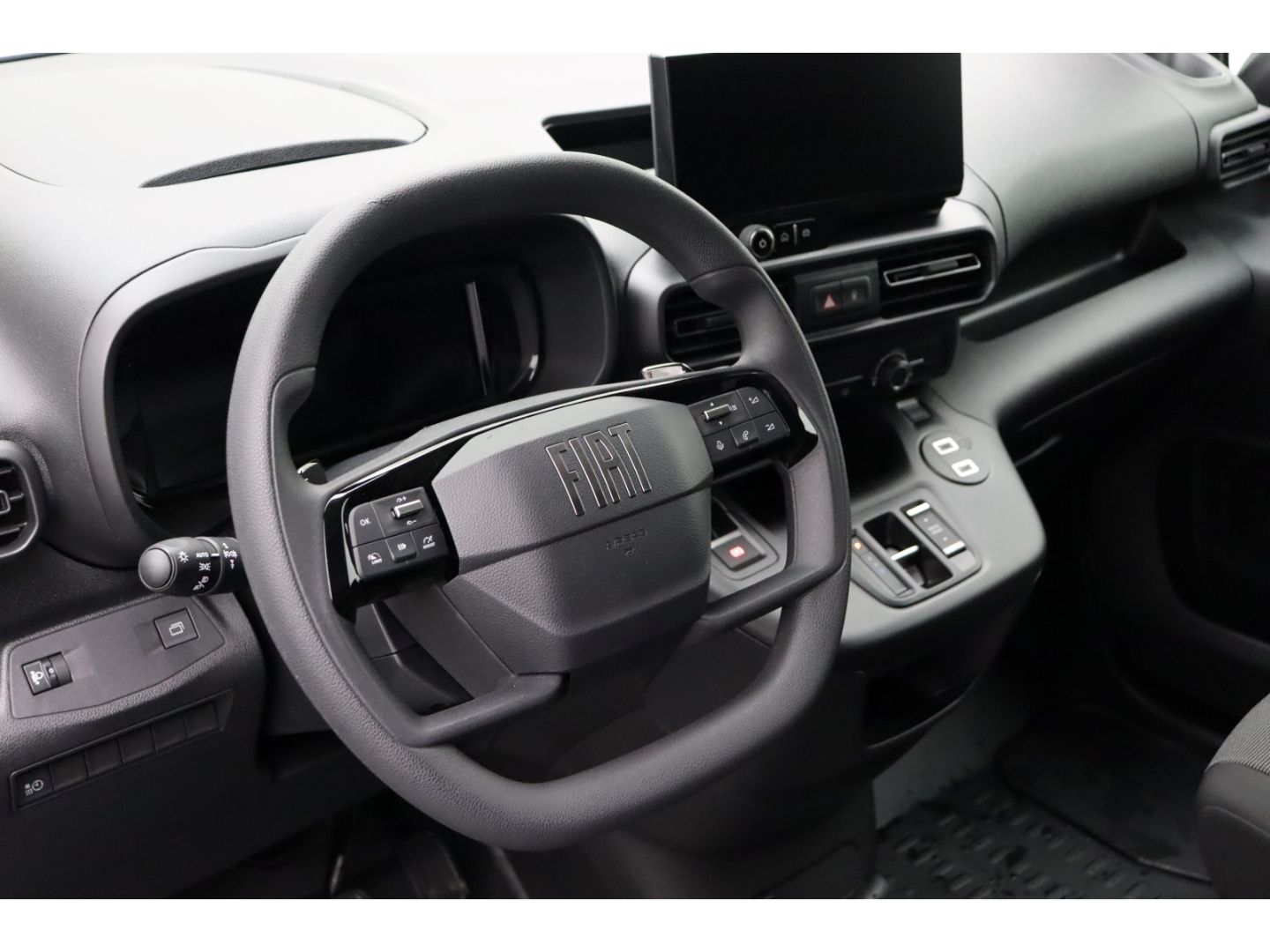 Fahrzeugabbildung Fiat Doblo E- Kastenwagen XL 100 kW digit.Rückspiegel