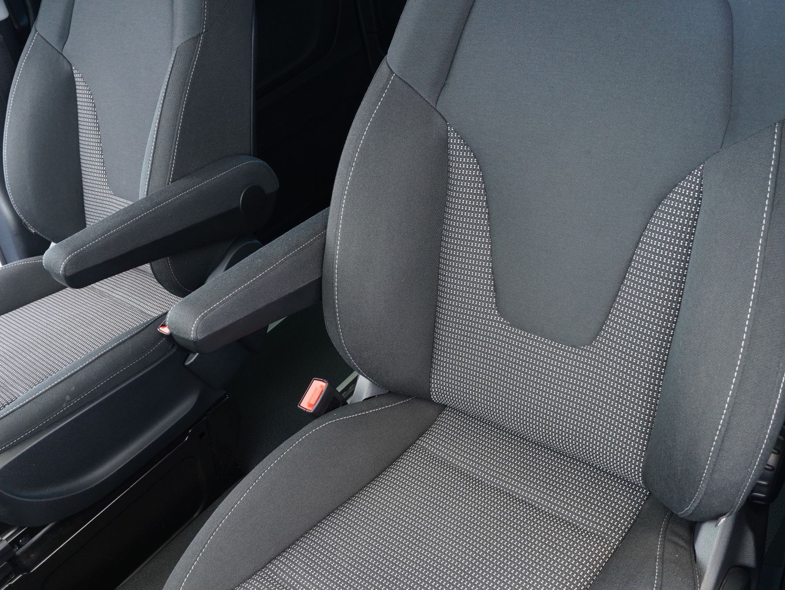 Fahrzeugabbildung Pössl VANSTAR Vito Tourer 119 CDI Pro 4x4 lang MARKISE