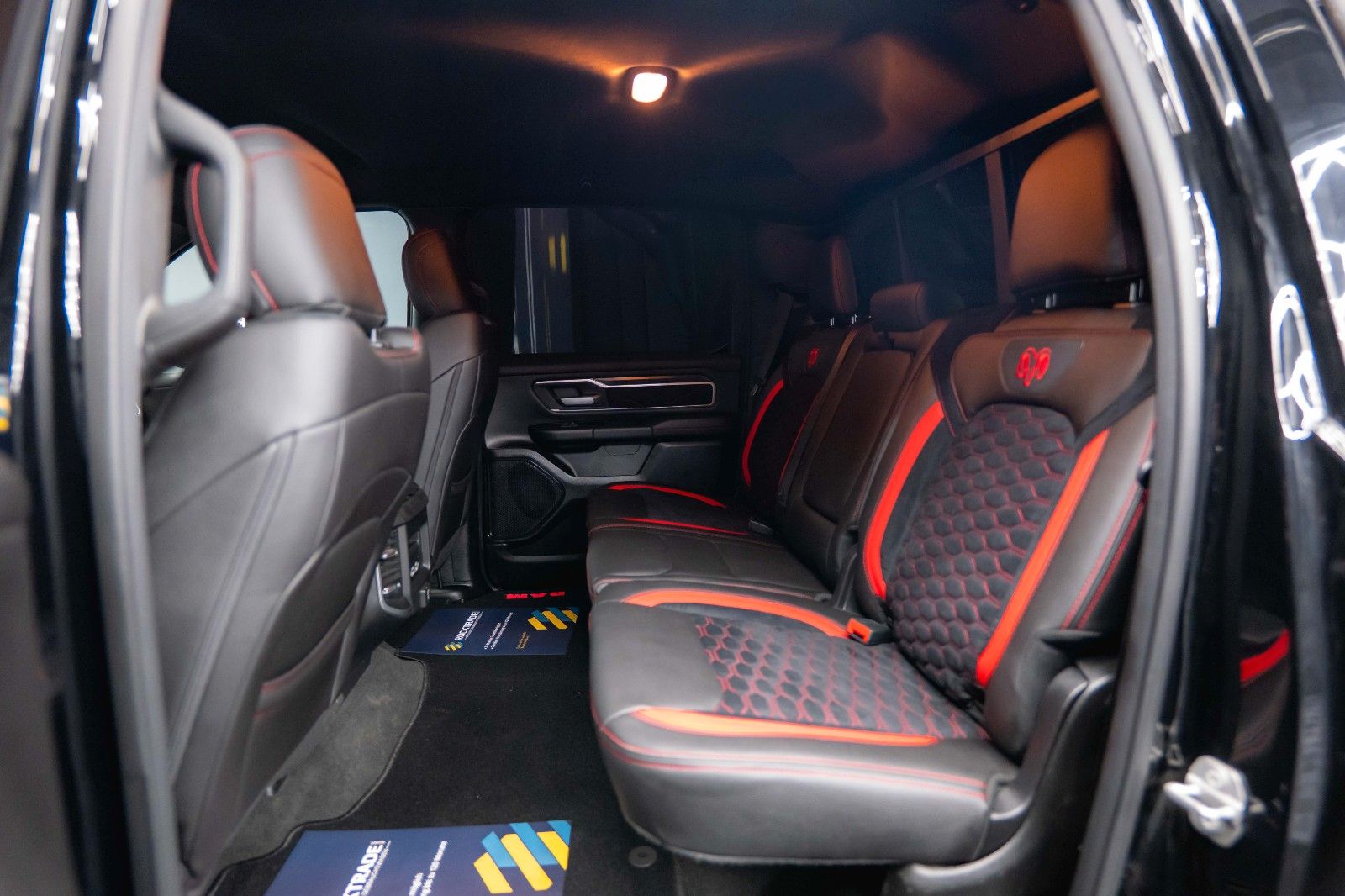 Fahrzeugabbildung Dodge RAM 5.7 V8 HEMI 4x4 OFFROAD Night-Paket Limited